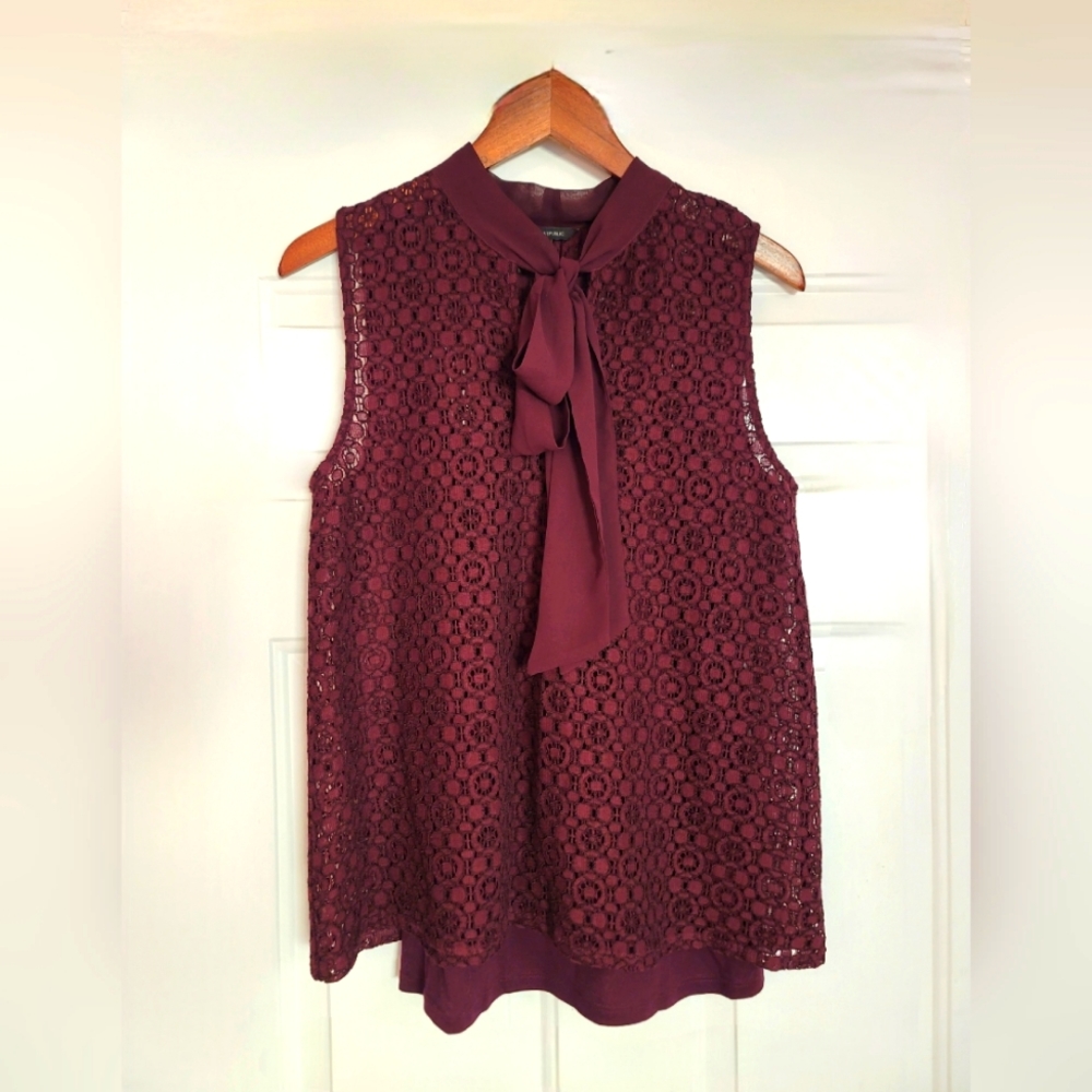 Banana Republic burgundy lace sleeveless top size M